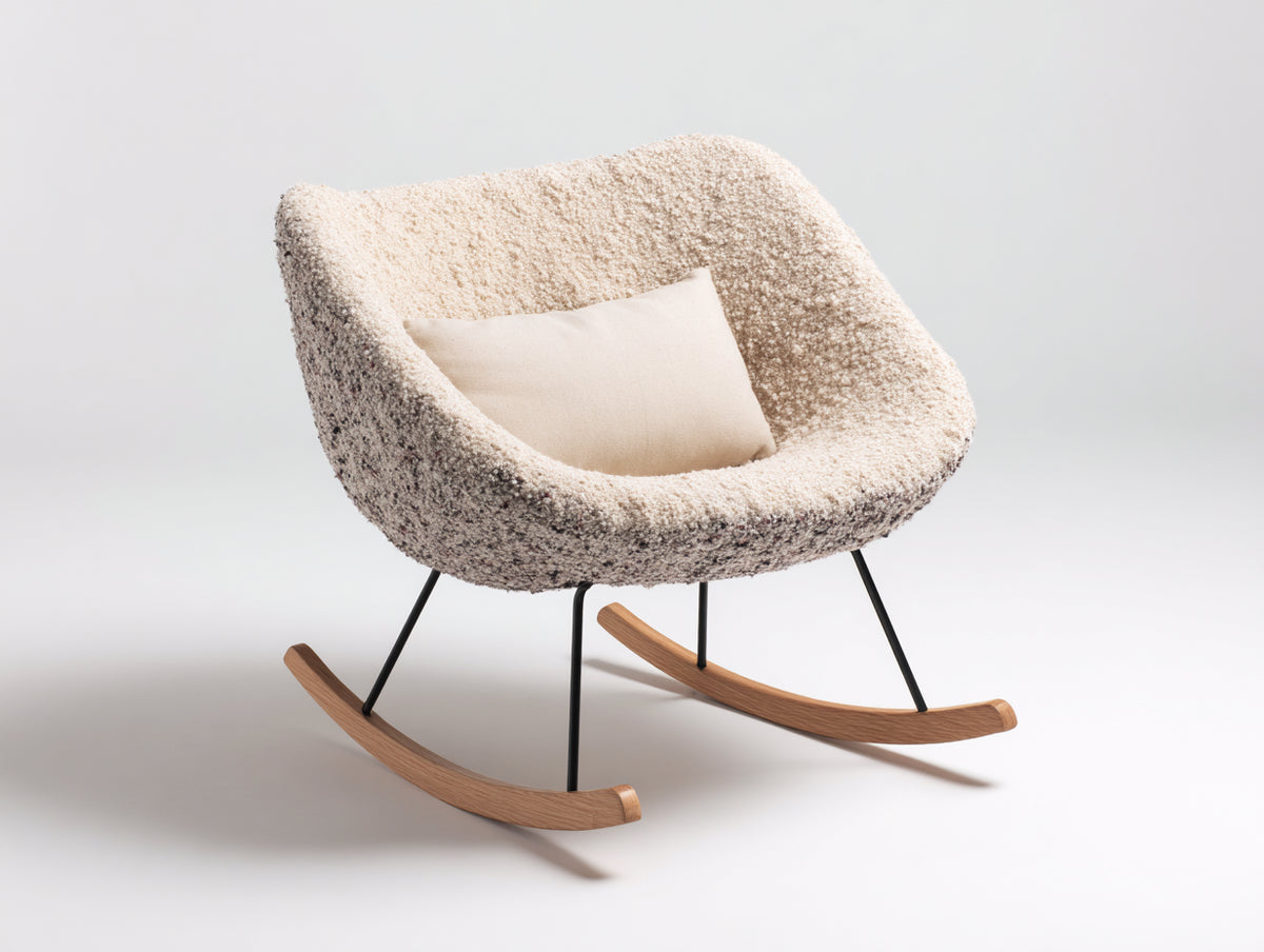 Schaukelstuhl aus Bouclé Stoff 90 x 85 x 90 cm - Cremeweiß - moderner Relaxsessel mit Holzschaukelfunktion